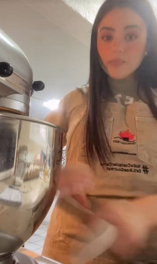 ¡Por poco se queda calva! Tiktoker casi se arranca el pelo con una batidora El accidente, que ya supera los 6,4 millones de visualizaciones, ha generado preocupación y también comentarios de humor entre los usuarios.