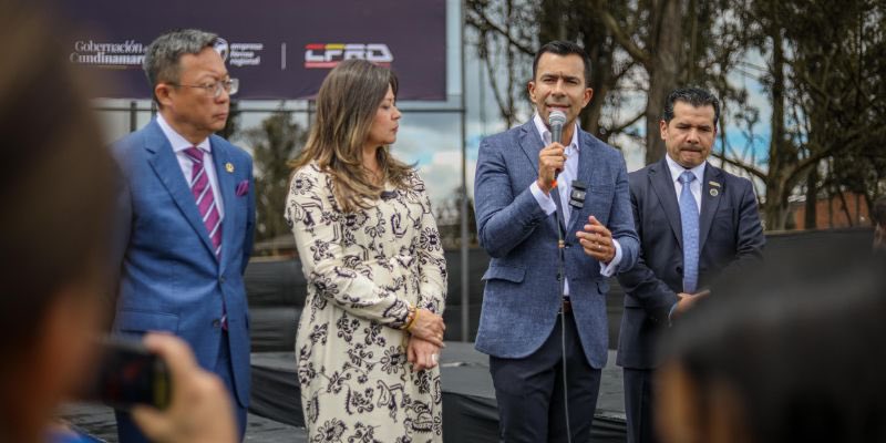 Así operará el RegrioTram, el tren que conectará al centro de Bogotá con municipios cercanos Comenzaron las obras de la línea férrea del Regiotram de Occidente que va a conectar municipios como Facatativá, Madrid, Mosquera y Funza (Cundinamarca) con el centro de Bogotá. Le contamos las características que tiene.