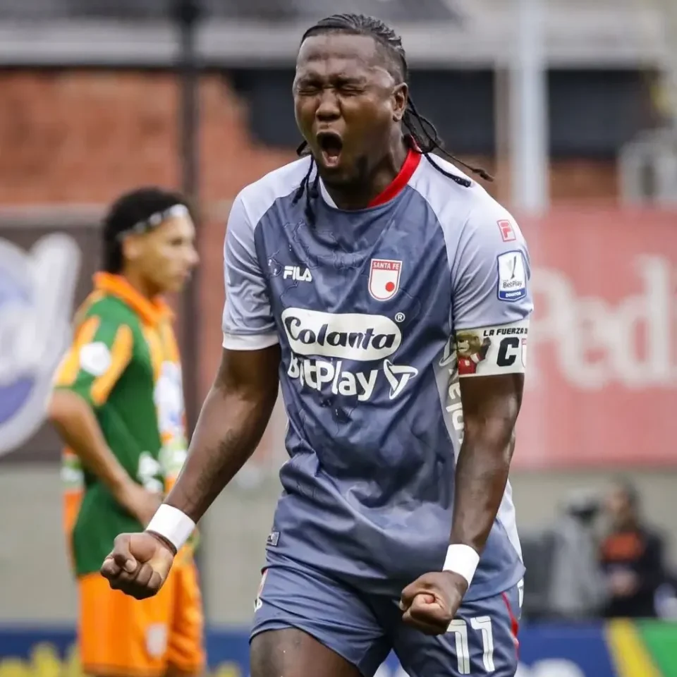 Hugo Rodallega, el héroe del título de Santa Fe que con goles se consagró como ídolo 2 Hugo Rodallega, el héroe del título de Santa Fe que con goles se consagró como ídolo Hugo Rodallega se convirtió en el líder que guió a Santa Fe hacia su décimo título de la Liga BetPlay I‑2025. A continuación, recordamos los momentos en que el delantero fue protagonista y marcó el camino hacia la gloria.