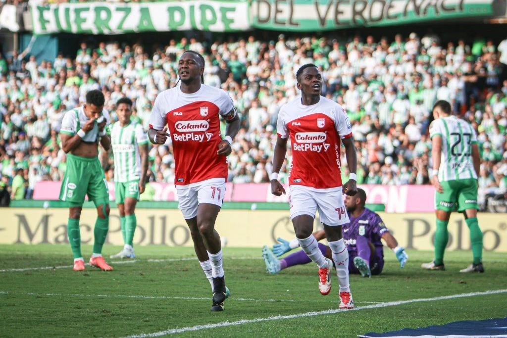Hugo Rodallega, el héroe del título de Santa Fe que con goles se consagró como ídolo 1 Hugo Rodallega, el héroe del título de Santa Fe que con goles se consagró como ídolo Hugo Rodallega se convirtió en el líder que guió a Santa Fe hacia su décimo título de la Liga BetPlay I‑2025. A continuación, recordamos los momentos en que el delantero fue protagonista y marcó el camino hacia la gloria.