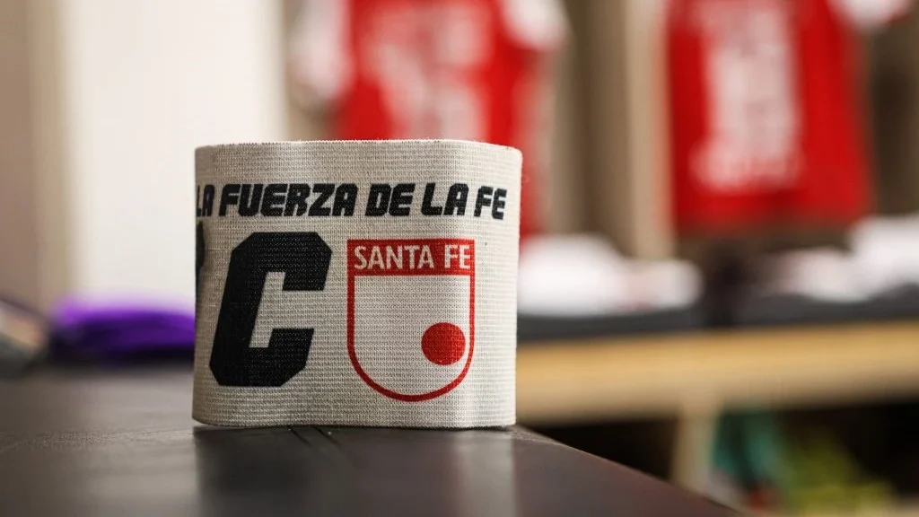 Hugo Rodallega, el héroe del título de Santa Fe que con goles se consagró como ídolo 6 Hugo Rodallega, el héroe del título de Santa Fe que con goles se consagró como ídolo Hugo Rodallega se convirtió en el líder que guió a Santa Fe hacia su décimo título de la Liga BetPlay I‑2025. A continuación, recordamos los momentos en que el delantero fue protagonista y marcó el camino hacia la gloria.