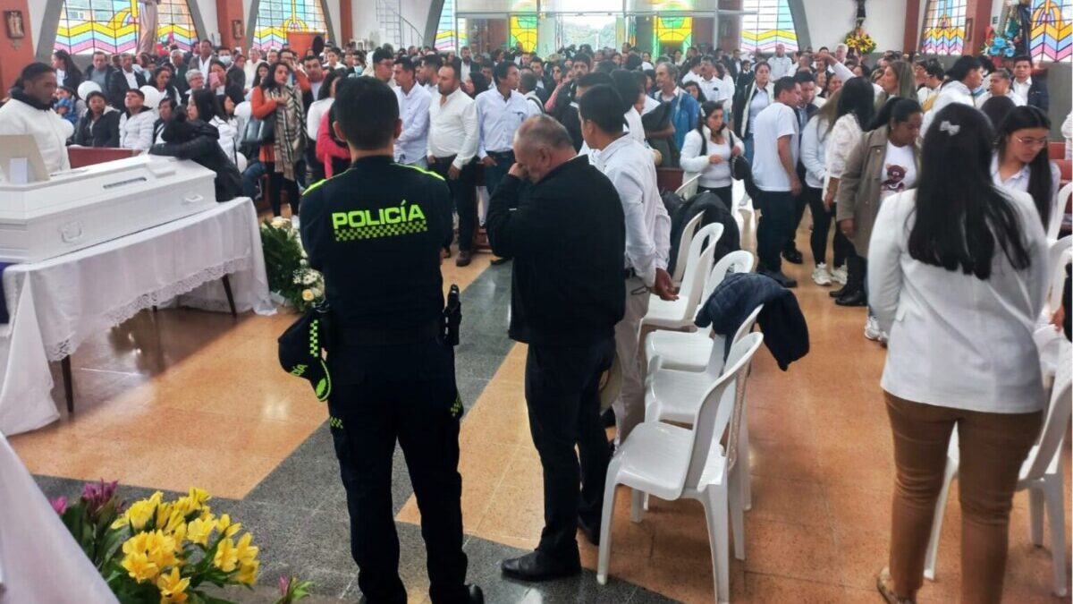 Condenan a 56 años de cárcel al hombre que abusó, torturó y asesinó a un niño en San Cayetano El hombre aceptó los cargos de homicidio, tortura y acceso carnal violento con menor de 14 años. Con esto, la Fiscalía logró la condena en su contra.