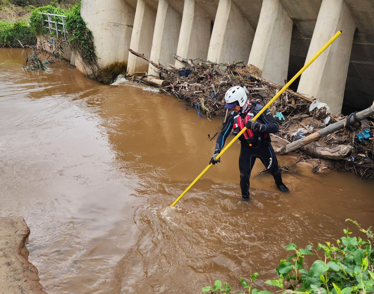 Saray, la niña que cayó al río Tunjuelo hace 4 días, aún no aparece: el reporte de Bomberos 1 Saray, la niña que cayó al río Tunjuelo hace 4 días, aún no aparece: el reporte de Bomberos La angustia crece en Usme después que Saray Rojas, una niña de 8 años, cayera al río Tunjuelo el pasado domingo 15 de junio. Al día de hoy siguen con su búsqueda.
