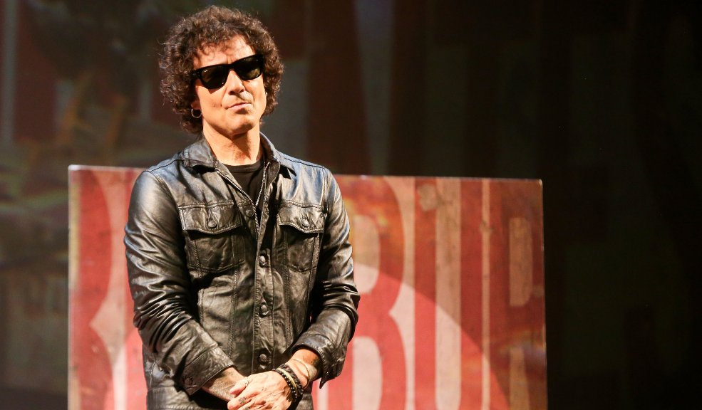 Si asiste al concierto de Bunbury, no use su celular, él se lo puede rapar