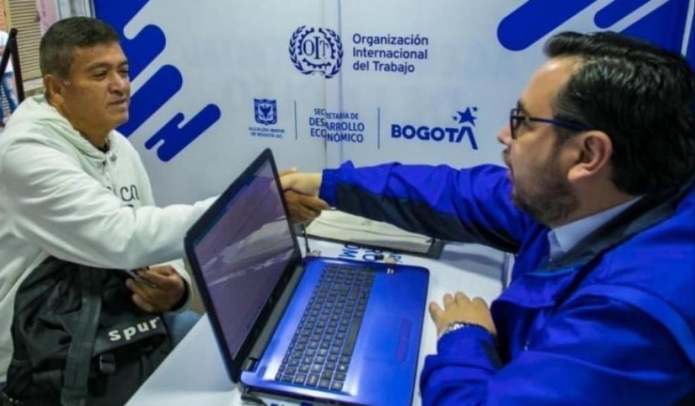 ¡Trabajo en Bogotá!: Conozca los Puntos de Atención de la Agencia Distrital de Empleo 8 ¡Trabajo en Bogotá!: Conozca los Puntos de Atención de la Agencia Distrital de Empleo Este programa, liderado por la Secretaría Distrital de Desarrollo Económico (SDDE), ofrece una completa ruta de servicios para quienes buscan trabajo, que incluye orientación ocupacional, talleres de hoja de vida y conexión con empresas del sector público y privado.