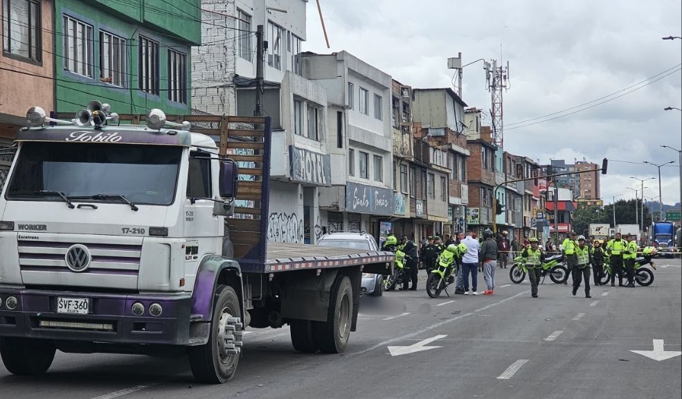 Trágico accidente en Engativá: ciclista muere tras colisión con camión en la Av. Cali 1 Trágico accidente en Engativá: ciclista muere tras colisión con camión en la Av. Cali