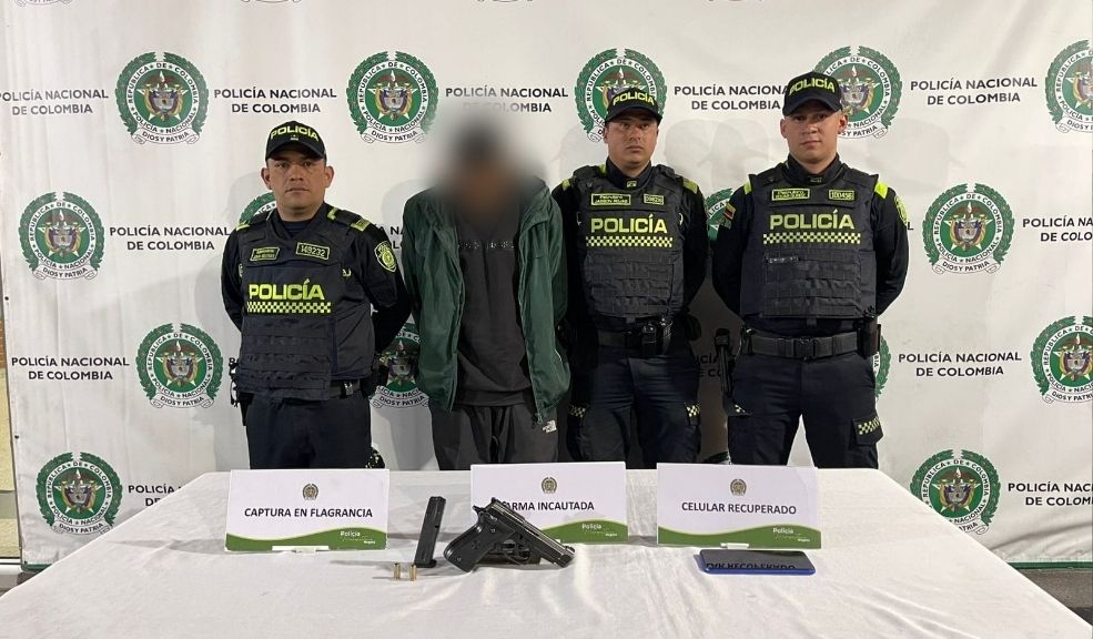 Tiroteo y persecución en Puente Aranda: un capturado por robo de camioneta Un intento de robo de camioneta en el barrio El Galán, Puente Aranda, terminó en un tiroteo y una intensa persecución policial, que culminó con la captura del delincuente.