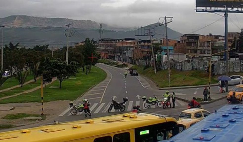 Accidente en Usme entre un camión y un motociclista deja un muerto: este es el reporte La unidad de criminalística llegó al lugar para realizar el levantamiento del cuerpo del motociclista fallecido y adelantar la respectiva investigación.