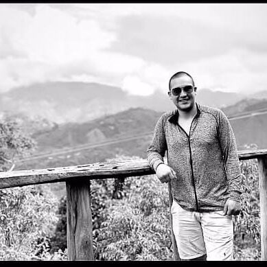 Claman justicia en muerte de Luis Felipe, mientras viajaba en moto en vía de Cundinamarca 1 Claman justicia en muerte de Luis Felipe, mientras viajaba en moto en vía de Cundinamarca Hay diferentes versiones en torno a la muerte de Luis Felipe Torres, en una vía de Cundinamarca. Por eso, la familia de este ingeniero civil pide que se conozca la verdad.