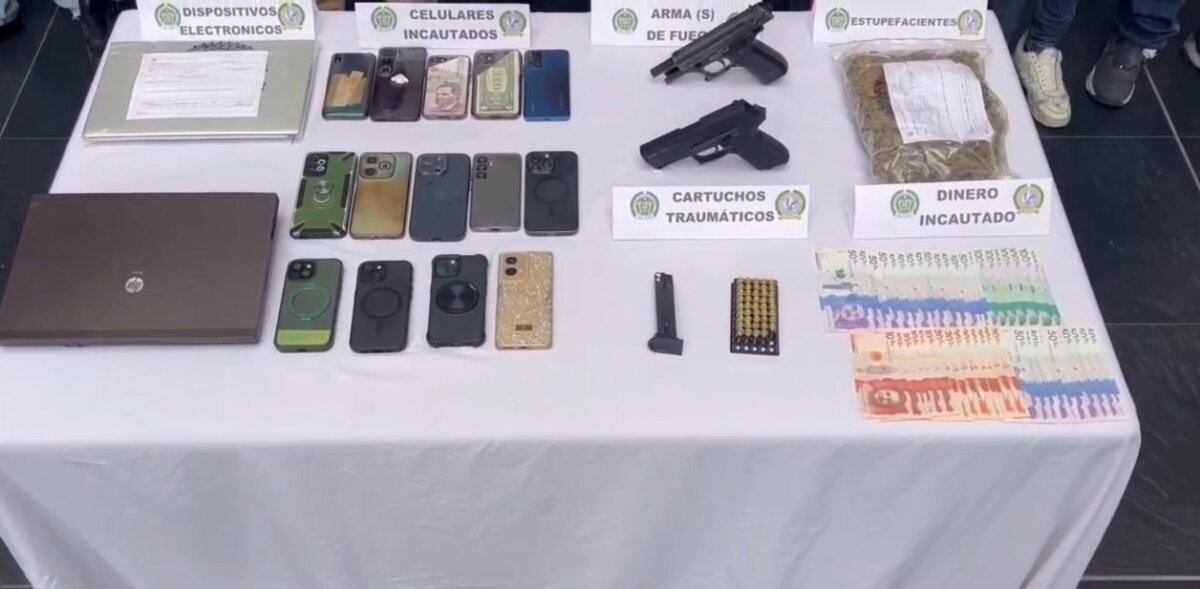 Golpe a red criminal que cometía paseos millonarios y abusos en el norte de Bogotá 2 Golpe a red criminal que cometía paseos millonarios y abusos en el norte de Bogotá Las autoridades capturaron a 10 personas que delinquían en sectores como la Zona T, la Zona G y el barrio Galerías. Durante el operativo les fueron incautados celulares, armas y dinero.