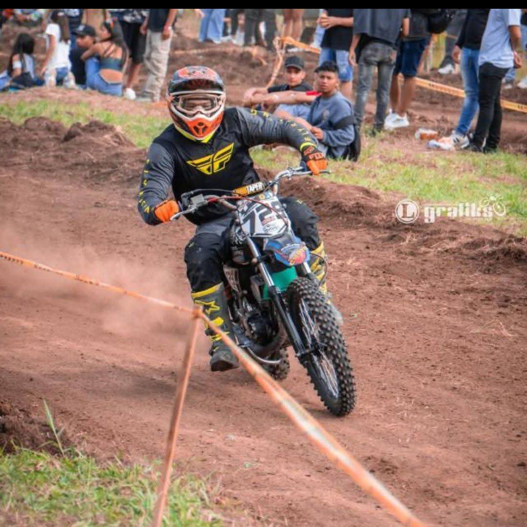 La trágica muerte del talentoso David en el Autódromo de Tocancipá El presidente de la Federación Colombiana de Motociclismo relató el lamentable hecho que cobró la vida de David Jiménez en el Autódromo de Tocancipá. Al parecer, una imprudencia causó el incidente.