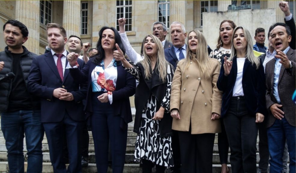 Convocan a 'marcha del silencio' este domingo por creciente ola de violencia 1 Convocan a 'marcha del silencio' este domingo por creciente ola de violencia A raiz de la ola de violencia que azota a Colombia, diferentes actores políticos convocan a participar en la 'marcha del silencio' este domingo.