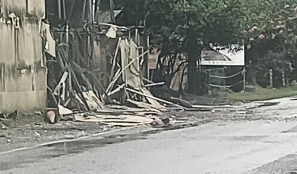 Atacan con explosivos subestación de Policía en Puerto Valdivia 1 Atacan con explosivos subestación de Policía en Puerto Valdivia