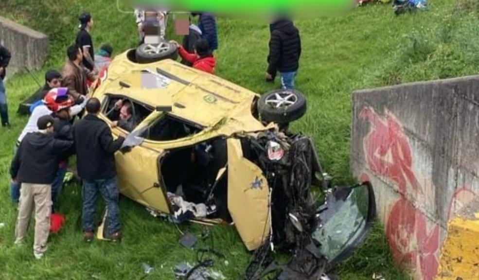 Trágico accidente de tránsito en la vía Bogotá-Tunja dejó 6 personas heridas 9 Trágico accidente de tránsito en la vía Bogotá-Tunja dejó 6 personas heridas En el accidente se vieron involucrados un taxi y una motocicleta, por el momento no se reportan víctimas fatales.