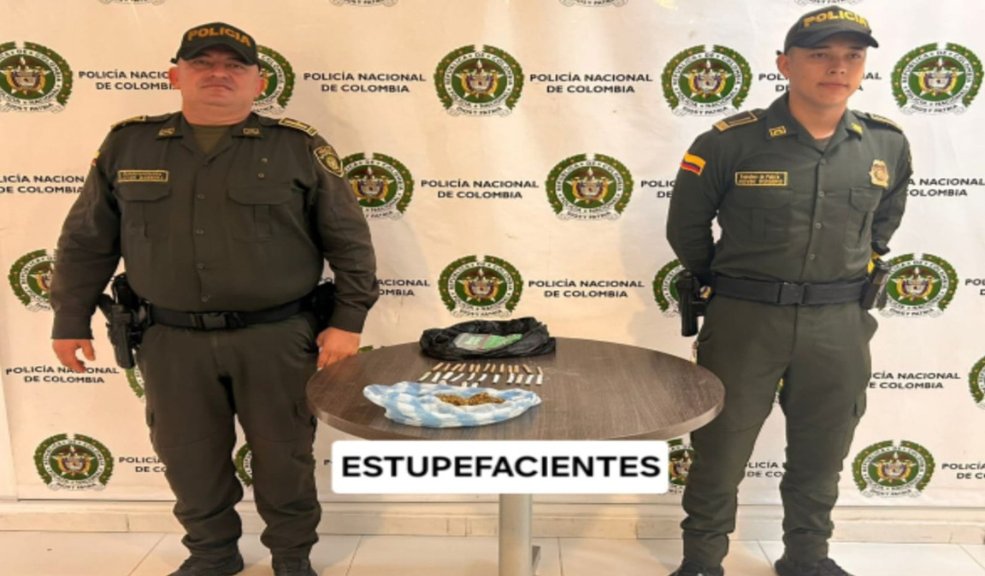 Policía incautó gran cantidad de droga abandonada en un parque de Villavicencio 4 Policía incautó gran cantidad de droga abandonada en un parque de Villavicencio Se logró la incautación de 50 cigarrillos de marihuana, dos dosis de clorhidrato de cocaína y aproximadamente 200 gramos de marihuana.