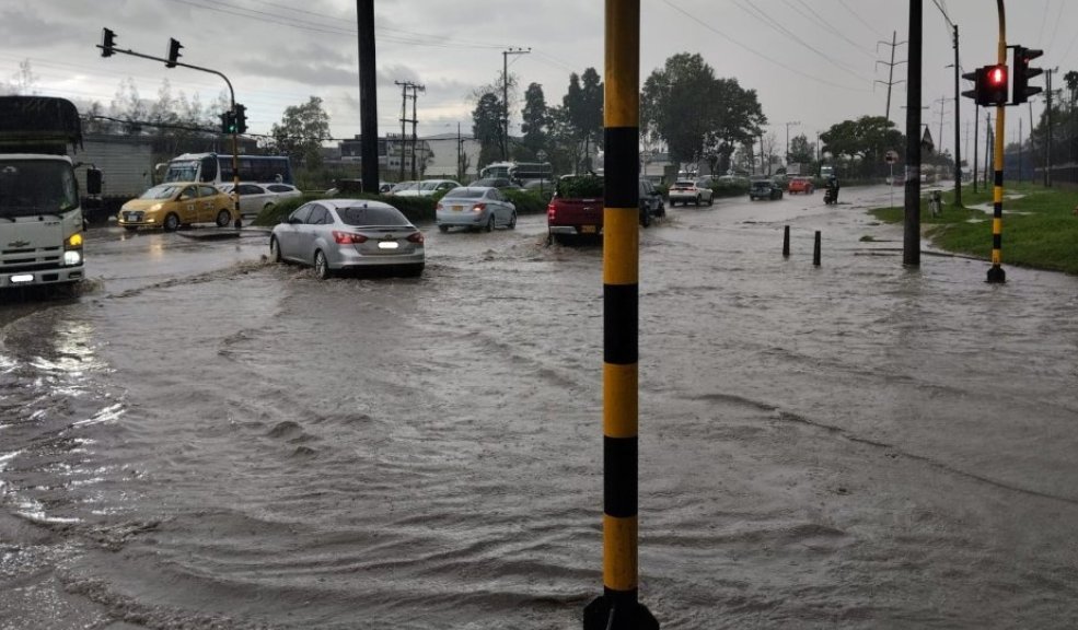 Movilidad en Fontibón afectada por fuertes lluvias