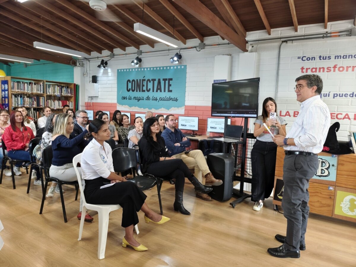 Bibliotecas Circulares: inclusión y bienestar para recicladores en Medellín Esta iniciativa, impulsada por la Fundación Grupo Familia de Essity, Tetra Pak y la Fundación Ratón de Biblioteca, busca promover la lectura, la alfabetización y el bienestar desde la cultura y la dignidad.