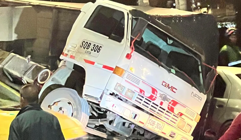 Atención: en el barrio Curubo de Usme se presentó un grave accidente 1 Atención: en el barrio Curubo de Usme se presentó un grave accidente Las autoridades hacen presencia en el sector de la Y, en el barrio Curubo de Usme, donde se presentó el accidente.