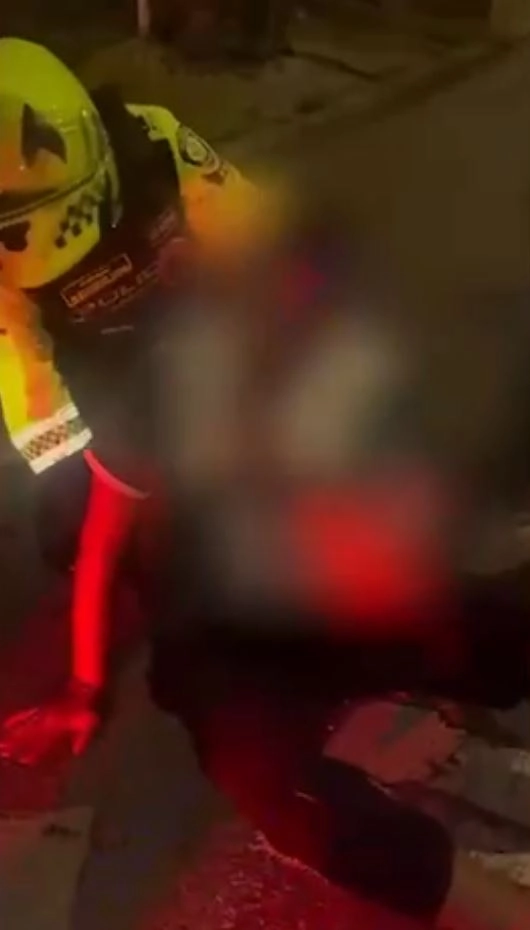 Así fue como la Policía frustró el robo de una camioneta asignada a la Secretaría de Salud 1 Así fue como la Policía frustró el robo de una camioneta asignada a la Secretaría de Salud La Policía logró capturar al delincuente que pretendía hurtar la camioneta de alta gama de la Secretaría de Salud de Bogotá.