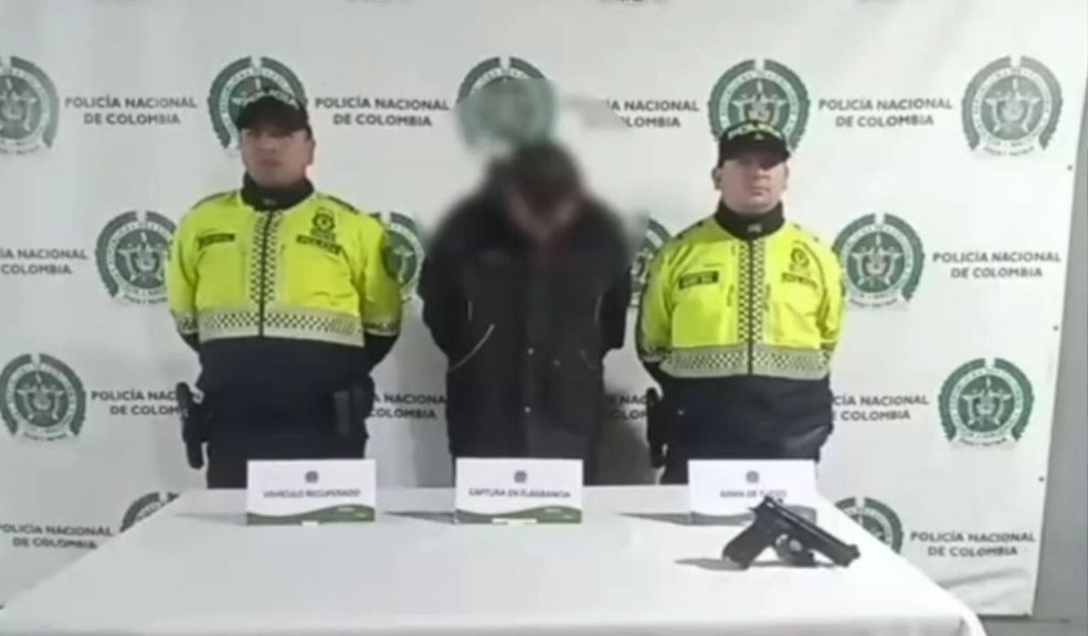 La Policía logró capturar al delincuente que pretendía hurtar la camioneta de alta gama de la Secretaría de Salud.