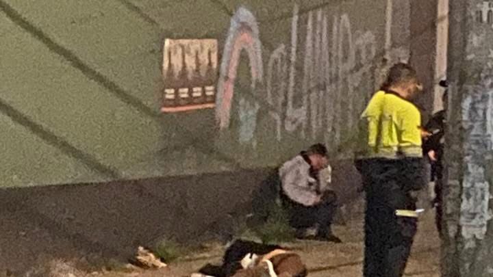 Prado Veraniego, Suba: se conocen más detalles del la mujer asesinada en vía pública 1 Prado Veraniego, Suba: se conocen más detalles del la mujer asesinada en vía pública La víctima perdió la vida tras un ataque con arma de fuego, en el sector de Prado Veraniego (Suba). Era conocida en el sector. Autoridades investigan.