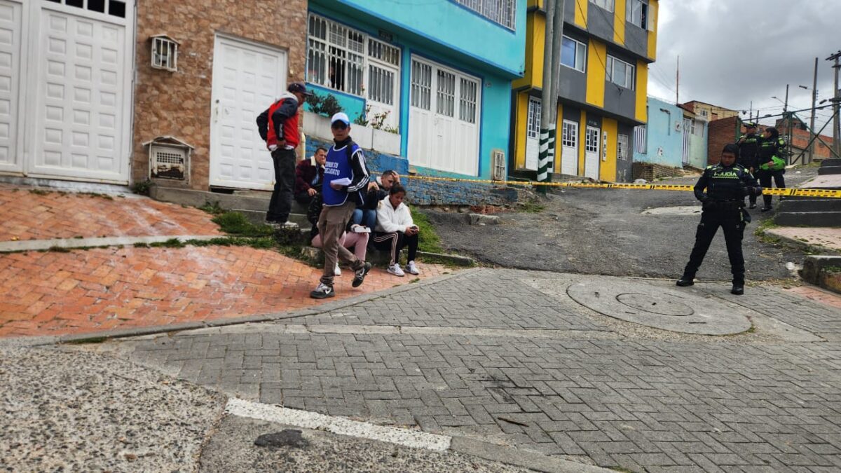 Asesinato doble en Ciudad Bolívar: acorralaron a dos hombres para dispararles 1 Asesinato doble en Ciudad Bolívar acorralaron a dos hombres para dispararles