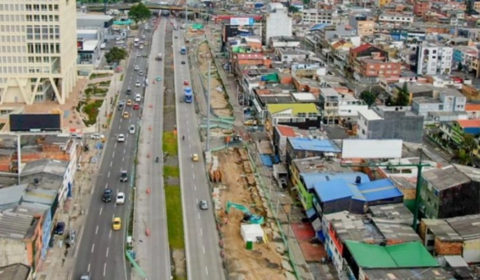 Bogotá avanza en la troncal de la avenida 68, pero entrega total será en 2027 10 Bogotá avanza en la troncal de la avenida 68, pero entrega total será en 2027 El alcalde Carlos Fernando Galán ha dado la instrucción de habilitar inmediatamente lo que se vaya completando. “Vamos a seguir trabajando para entregar nuestros proyectos comprometidos con Bogotá”, concluyó Molano.
