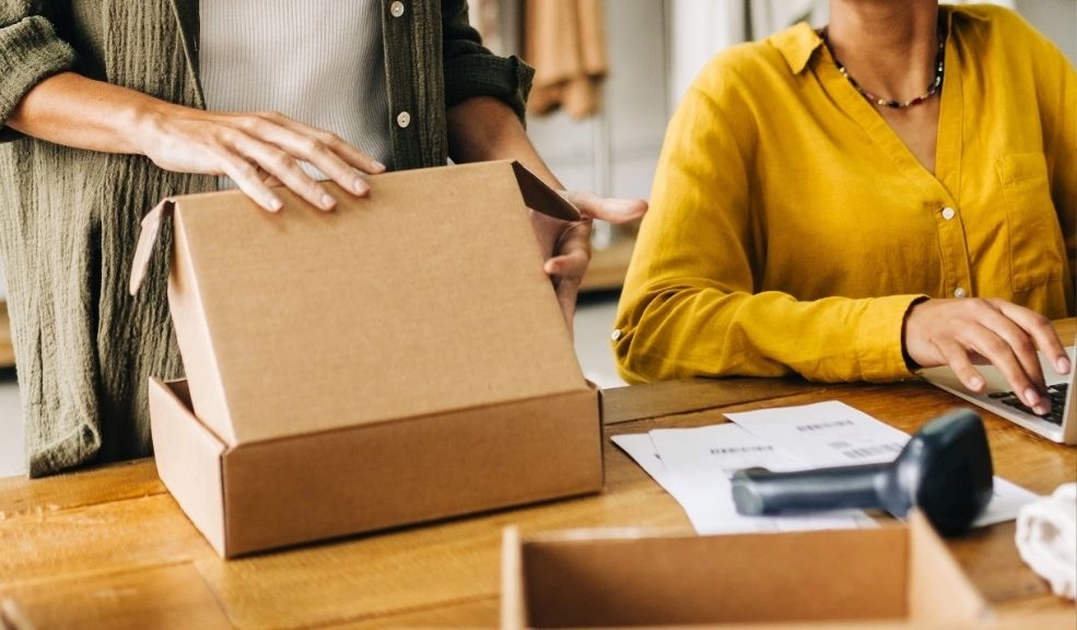 Bogotá lanza canal de WhatsApp para apoyar a empresarios y emprendedores 2 Bogotá lanza canal de WhatsApp para apoyar a empresarios y emprendedores El objetivo es acercar la oferta institucional del Distrito a quienes están construyendo empresa, facilitando el acceso a convocatorias, financiamiento, formación y más.
