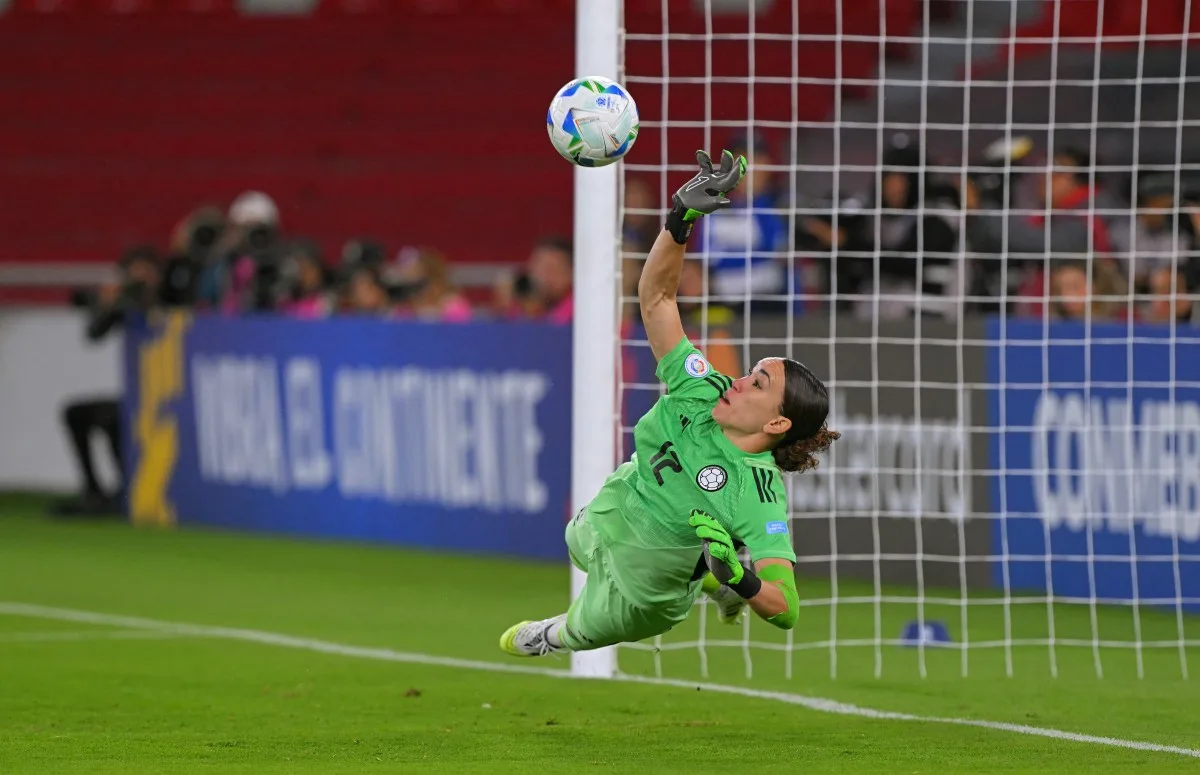 Colombia, a la final de la Copa América Femenina y aseguró cupo a Juegos Olímpicos En un reñido encuentro, la Selección Colombia venció a Argentina por penales, tras empatar sin goles, y nuevamente está en una final de Copa América. Además, aseguró cupo a los Juegos Olímpicos.