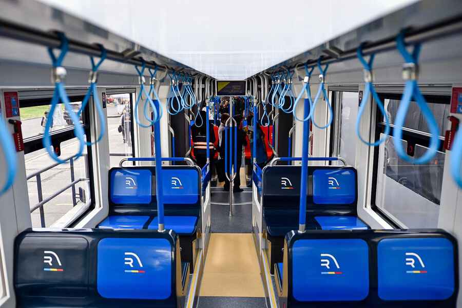 Regiotram de Occidente: presentaron el primer vagón que irá desde Bogotá hasta Facatativá 2 Regiotram de Occidente: presentaron el primer vagón que irá desde Bogotá hasta Facatativá La Gobernación de Cundinamarca presentó el modelo a escala del vagón del RegioTram de Occidente, que conectará Bogotá con Facatativá a partir de 2027. A continuación, algunos datos relevantes.