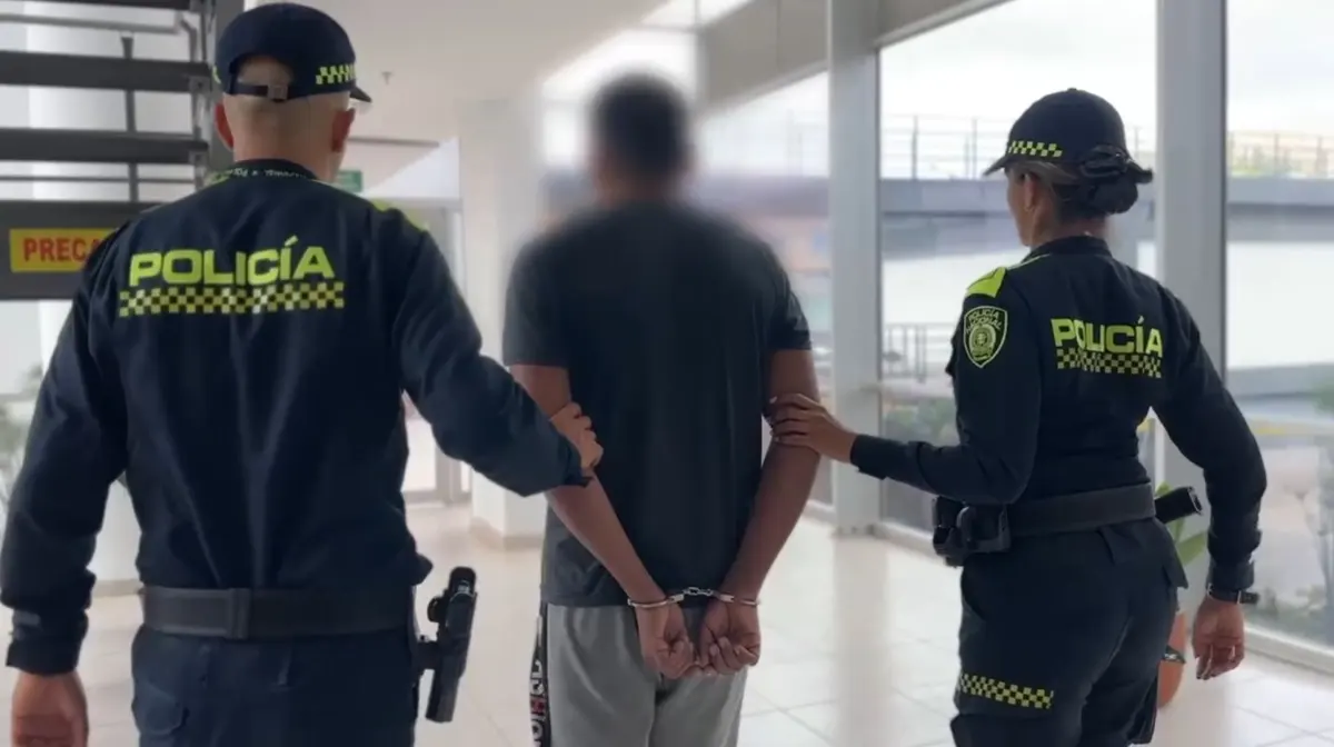 Capturan en Soacha a hombre que abuso de menor de 14 años La Policía Metropolitana de Soacha capturó a un hombre acusado de abusar de un menor de edad en Medellín.