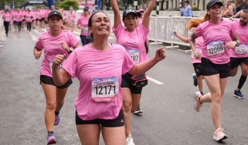 Carrera de las Rosas en Bogotá recogerá más de 2 toneladas de plástico Este año, la carrera se propone recuperar cerca de 2,8 toneladas de plástico PET, gracias a una estrategia articulada con recicladores de base y el respaldo de la empresa AJE, aliada en prácticas de economía circular.