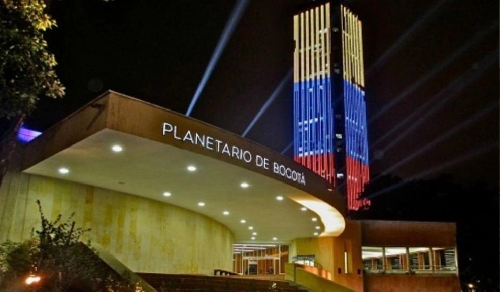 Celebre el 20 de julio con ciencia y estrellas en el Planetario de Bogotá 10 Celebre el 20 de julio con ciencia y estrellas en el Planetario de Bogotá La conmemoración no solo rinde homenaje al grito libertario, sino también a uno de los logros más emblemáticos de la humanidad: el alunizaje del Apolo 11.
