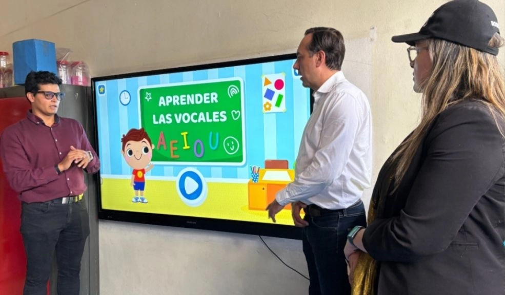 Chapinero transforma sus aulas con pantallas interactivas 1 Chapinero transforma sus aulas con pantallas interactivas El proyecto superó su meta inicial, que contemplaba dotar solo cuatro sedes, y finalmente logró llegar a siete.