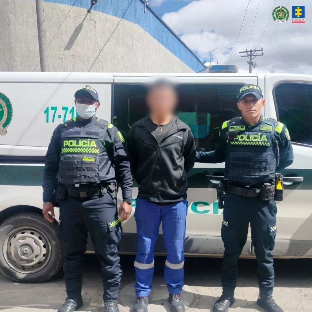 Cinco personas implicadas en tres homicidios de Cundinamarca pagarán con la cárcel 1 Cinco personas implicadas en tres homicidios de Cundinamarca pagarán con la cárcel La Fiscalía General de la Nación judicializó a cinco personas presuntamente implicadas en tres homicidios con arma cortopunzante ocurridos en Zipaquirá y Madrid, Cundinamarca.