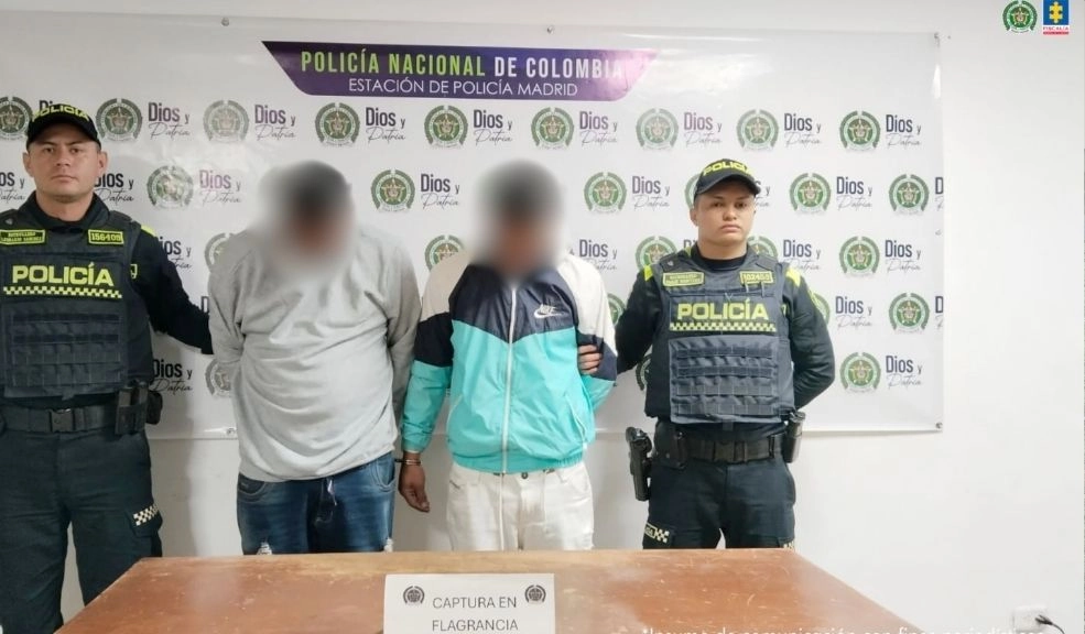 Cinco personas implicadas en tres homicidios de Cundinamarca pagarán con la cárcel 3 Cinco personas implicadas en tres homicidios de Cundinamarca pagarán con la cárcel La Fiscalía General de la Nación judicializó a cinco personas presuntamente implicadas en tres homicidios con arma cortopunzante ocurridos en Zipaquirá y Madrid, Cundinamarca.
