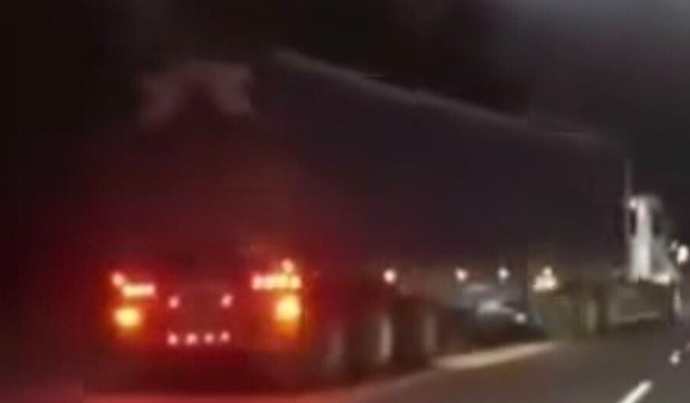 Conductor de mula sin frenos evitó una tragedia: "La logré, me salvé" 1 Conductor de mula sin frenos evitó una tragedia: "La logré, me salvé" Un experimentado conductor de tractomula evitó una tragedia en la vía Villavicencio-Bogotá al quedarse sin frenos. Su valerosa maniobra quedó registrada en video.