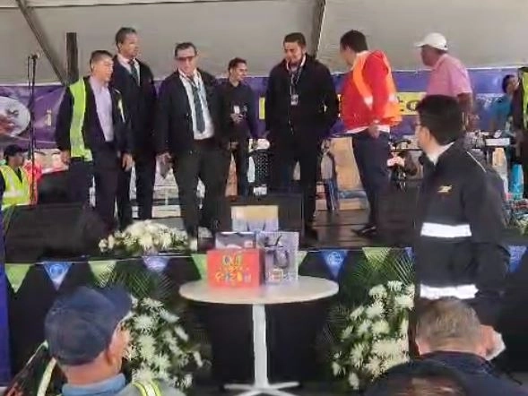 Conductores celebraron a la Virgen del Carmen en la Terminal del Salitre Desde las primeras horas de la mañana, el terminal se llenó de símbolos religiosos y vehículos decorados, incluyendo buses, motos y patrullas de la Policía Nacional.
