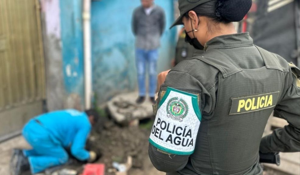 Conexiones ilegales de agua en Bogotá: así puede denunciarlas en 2025 Esta medida hace parte de la estrategia de control y recuperación del consumo de agua potable, con el objetivo de garantizar un uso justo y equitativo del servicio para todas las personas.