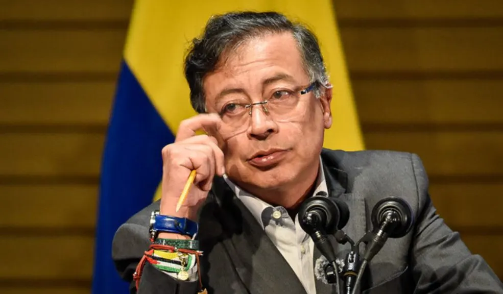 Gustavo Petro sobre la muerte de Miguel Uribe: "La vida está por encima de cualquier ideología" Gustavo Petro lamentó en redes sociales el fallecimiento del senador del Centro Democrático, Miguel Uribe Turbay. Sin embargo, también dio un panorama de la violencia en las últimas décadas y el trato a la oposición.