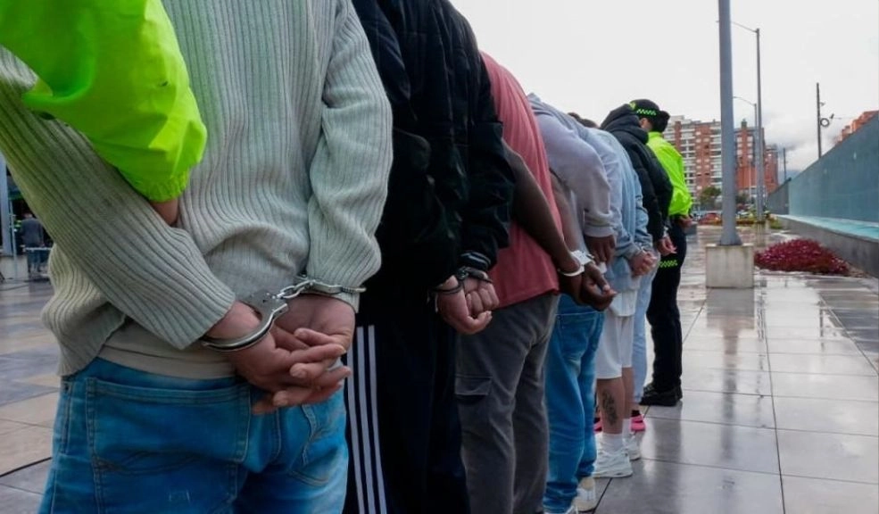 Delincuencia en Bogotá cae en el primer semestre de 2025 con 18 mil casos menos 2 Delincuencia en Bogotá cae en el primer semestre de 2025 con 18 mil casos menos Según el informe, la ciudad registró una reducción significativa de delitos, con un total de 18.000 casos menos en comparación con el mismo periodo del año anterior.