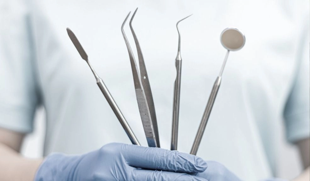 ¡Dentistas de YouTube! Familia atendía clínica ilegal con tutoriales y sin estudios 2 ¡Dentistas de YouTube! Familia atendía clínica ilegal con tutoriales y sin estudios Una familia checa se pasó de viva y terminó metida en un lío bien bravo.