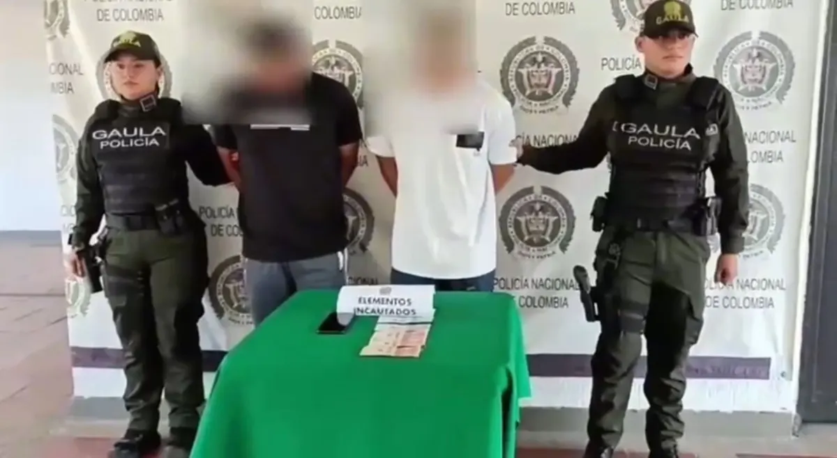 Desarticulan dos bandas dedicadas a la extorsión en Cundinamarca Cinco personas fueron capturadas en flagrancia en Fusagasugá y Girardot, señaladas de pertenecer a dos bandas criminales dedicadas a la extorsión.