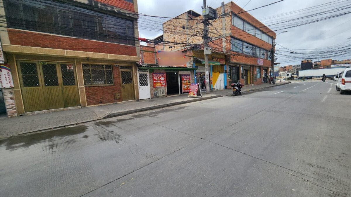 En Tintalito, Kennedy, a Johan lo mataron sin compasión: vivía en el 20 de julio 1 En Tintalito, Kennedy, a Johan lo mataron sin compasión: vivía en el 20 de julio La familia de Johan Sebastián Velásco Gómez, asesinado en el barrio Tintalito de Kennedy, denuncia irregularidades en la investigación del caso. Le contamos cómo ocurrieron los hechos en los que este habitante del barrio 20 de Julio perdió la vida.
