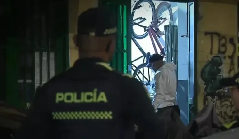 Doble homicidio en bicicletería de Suba: sicarios atacaron a dos hombres y huyeron en moto
