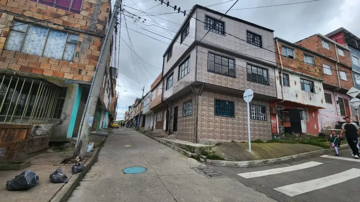 En Usme: asesinaron a Mary Carmen en 'Spa' clandestino de Yomasa 7 En Usme: asesinaron a Mary Carmen en 'Spa' clandestino de Yomasa Las autoridades investigan el homicidio de Mary Carmen Pineda, quien laboraba en un spa clandestino ubicado en Yomasa, localidad de Usme. Un sujeto ha sido señalado como responsable de haber atentado contra su vida utilizando un arma blanca.
