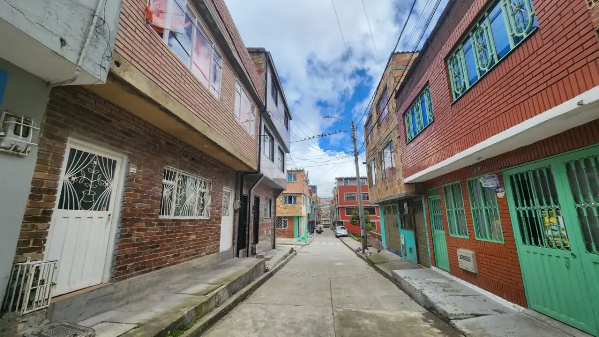 En Usme: asesinaron a Mary Carmen en 'Spa' clandestino de Yomasa 1 En Usme: asesinaron a Mary Carmen en 'Spa' clandestino de Yomasa Las autoridades investigan el homicidio de Mary Carmen Pineda, quien laboraba en un spa clandestino ubicado en Yomasa, localidad de Usme. Un sujeto ha sido señalado como responsable de haber atentado contra su vida utilizando un arma blanca.
