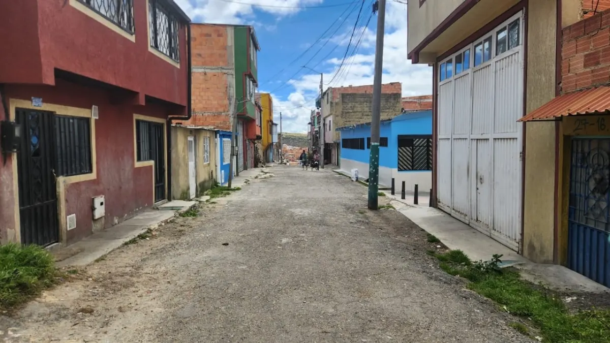En callejón del barrio Bella Flor, en Ciudad Bolívar, le arrebataron la vida a un hombre Según se pudo conocer, en el barrio Bella Flor de Ciudad Bolívar el hombre fue atacado por varias personas quienes, después del crimen, huyeron del lugar. Le contamos los detalles del caso.
