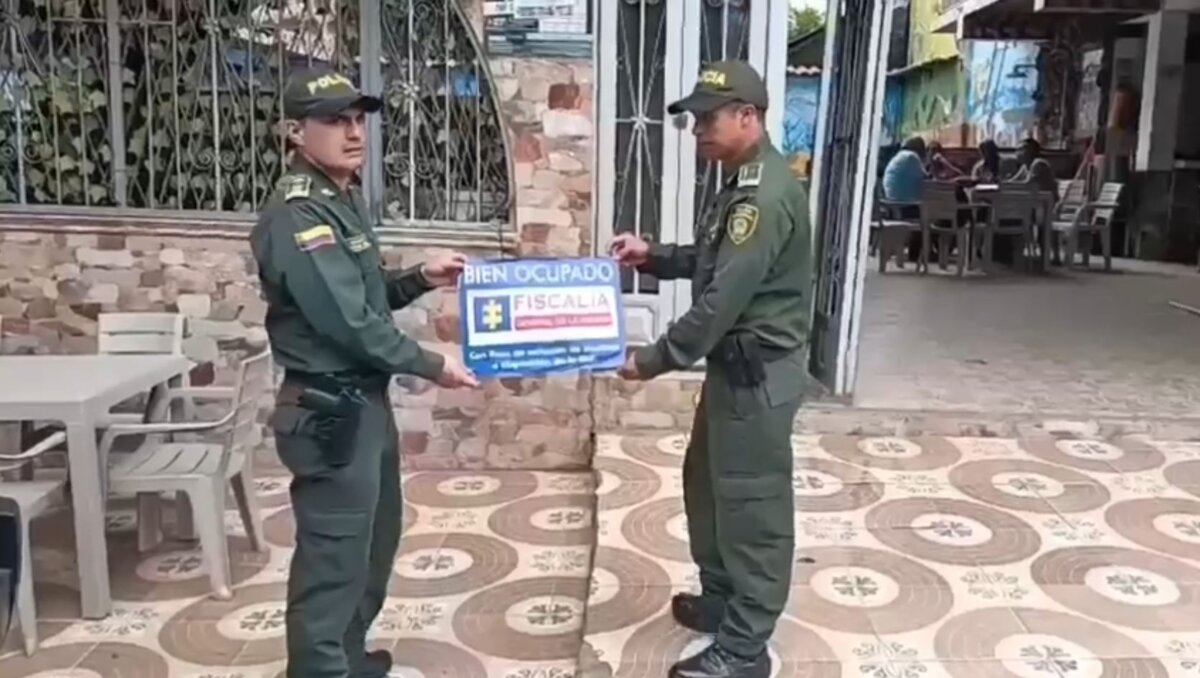 Extinción de dominio a 3 millonarios inmuebles de bandas criminales en Cundinamarca Tres inmuebles en Cundinamarca fueron ocupados por las autoridades en operativos contra estructuras criminales, los cuales tendrían un valor de más de $4.350 millones.