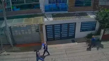 En Ciudad Bolívar: asesinan a pensionado de la policía que intentaba vender su Playstation 2 En Ciudad Bolívar: asesinan a pensionado de la policía que intentaba vender su Playstation Un pensionado de la Policía Nacional fue asesinado a plena luz del día tras ser engañado con la falsa compra de una consola de juegos en el barrio Madelena, Ciudad Bolívar.
